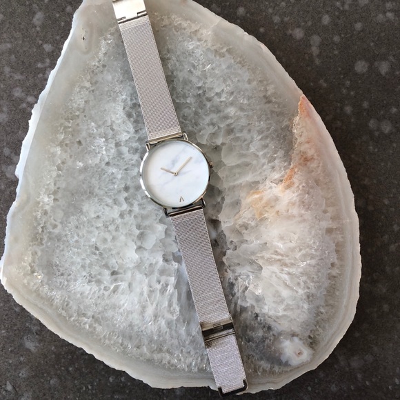 Minimalist Marble Silver Luxury Watch - Picture 5 of 6